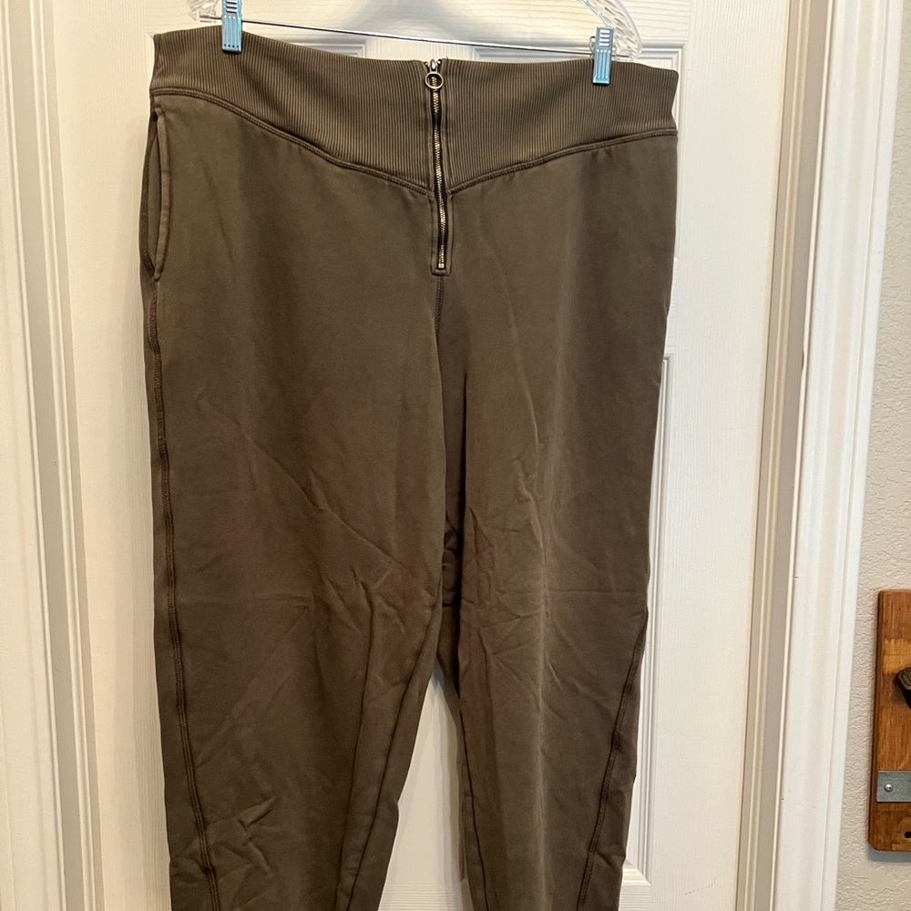 Army green aerie joggers XXL